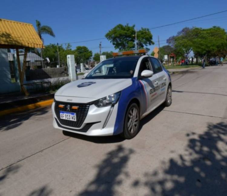 Guardia Local detuvo a un hombre por robar objetos del interior de un automóvil
