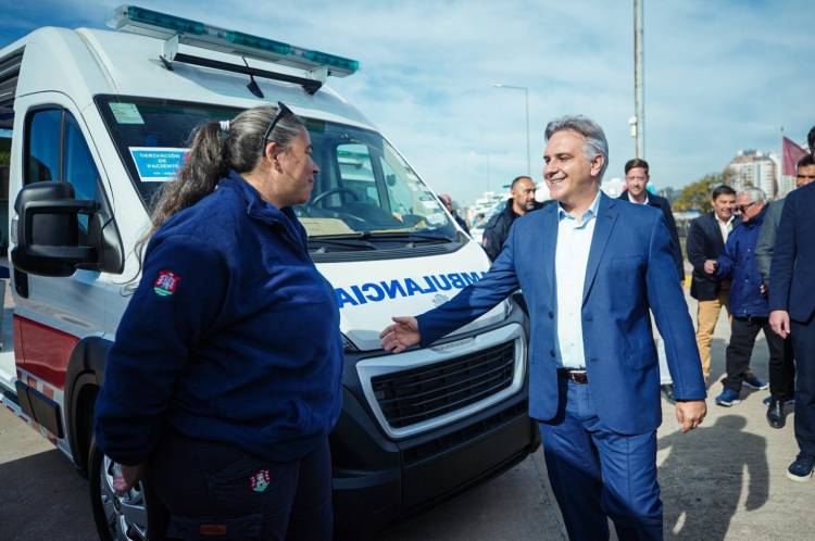 Llaryora entregó 66 ambulancias de alta complejidad y tres son para el Hospital J. B. Iturraspe 