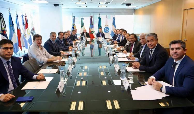  Gobernadores pidieron a Milei resolver de urgencia la drástica caída de ingresos