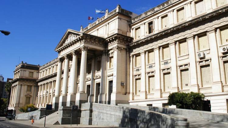 Llaryora abrió una puerta para la equiparación salarial de la Justicia Provincial con la Federal