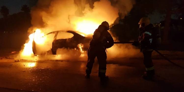 Vehículo se incendió gran chocar con un camión en Morteros