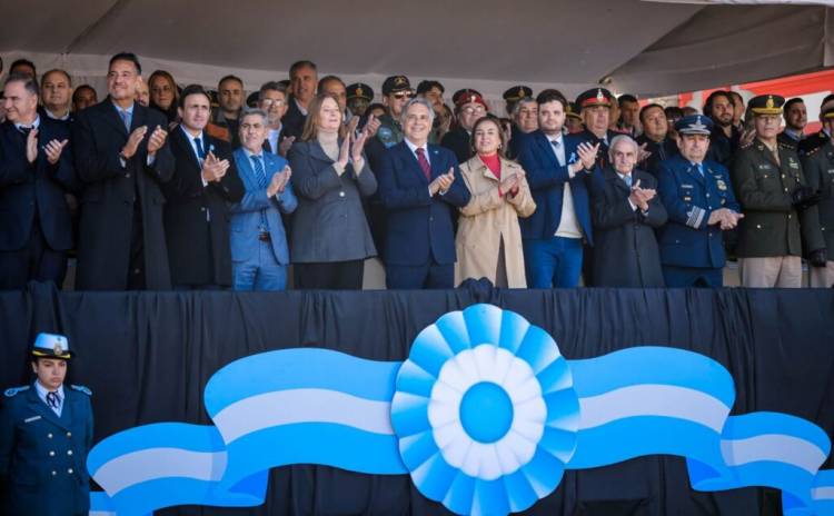 Acto oficial por el Día de la Bandera: Llaryora llamó a construir “una Nación unida, que pueda consensuar acuerdos para construir futuro”