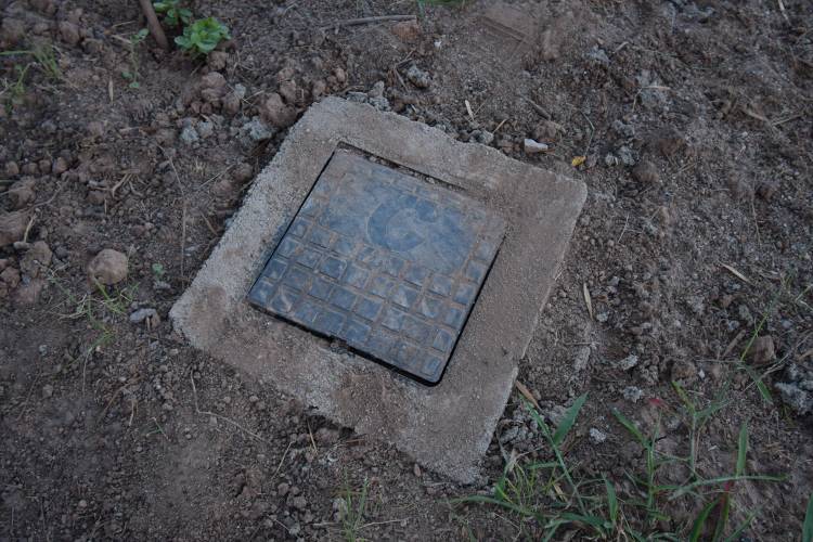 Cloacas en barrio Las Rosas: los vecinos que no realicen la conexión domiciliaria podrían ser multados 