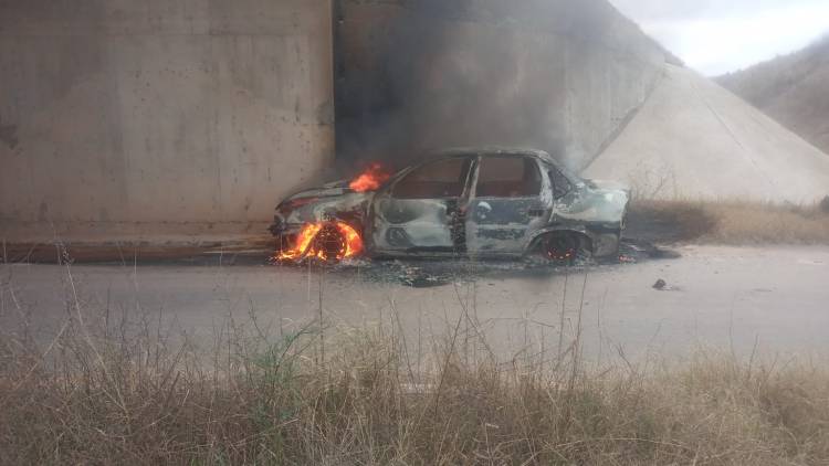La Francia: se prendió fuego un automóvil y su conductor fue derivado a una clínica de Córdoba 