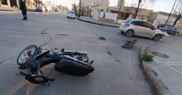 Accidente en barrio Roca dejó a un adolescente hospitalizado