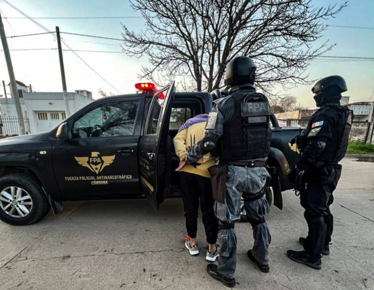Tres detenidos por comercialización de drogas en San Francisco, Alicia y Las Varillas