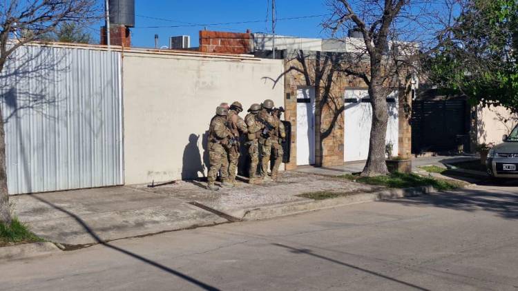 San Francisco: un hombre armado se atrincheró en su casa y fue reducido por la policía