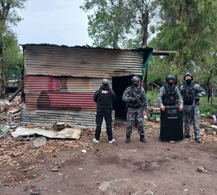 Múltiples allanamientos en Frontera por microtráfico: encontraron casi 100 dosis listas para su distribución 