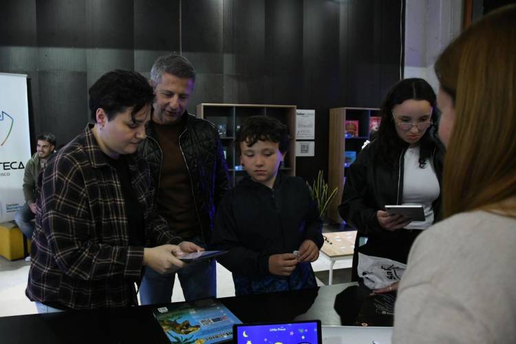 Feria del Libro 2025: lectura y tecnología se complementan en el espacio Tecnoteca 