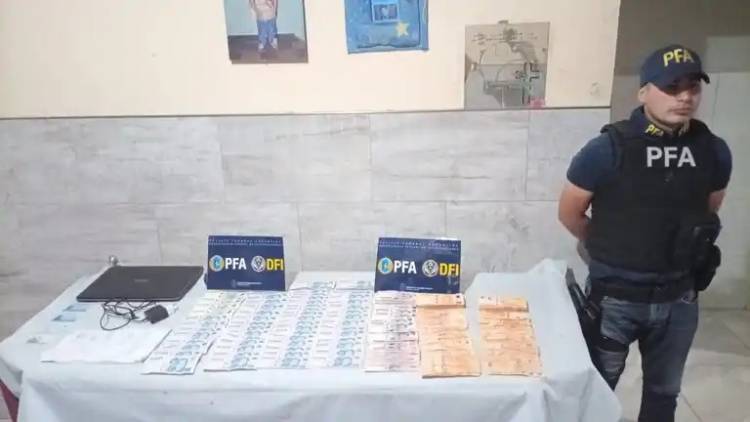 Policía Federal Argentina desarticuló cinco puntos de venta de drogas en Frontera y Josefina