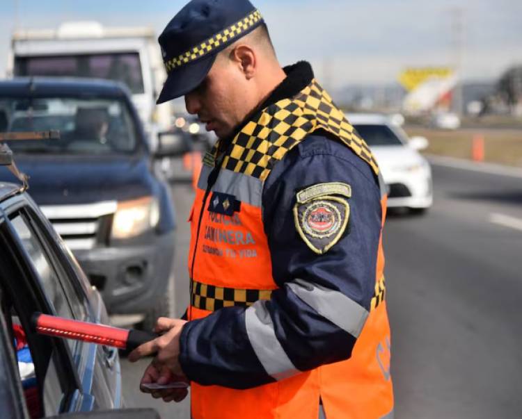 Bajan las multas de la Policía Caminera en Córdoba: los valores de las infracciones