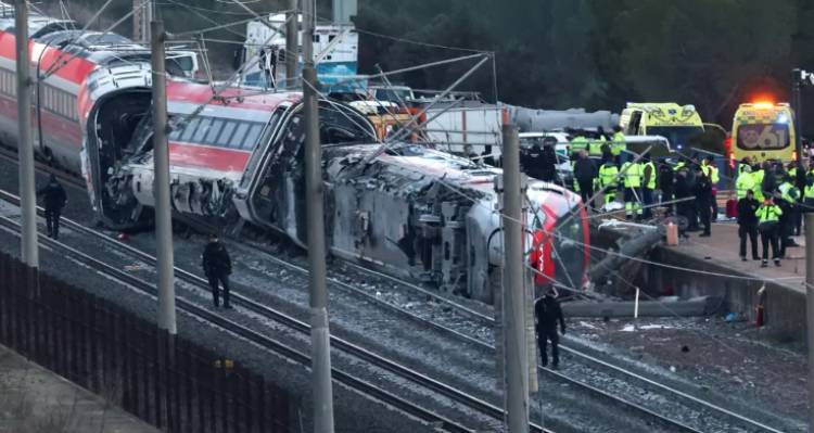 Tragedia en España: 39 muertos y 150 heridos por un choque entre trenes