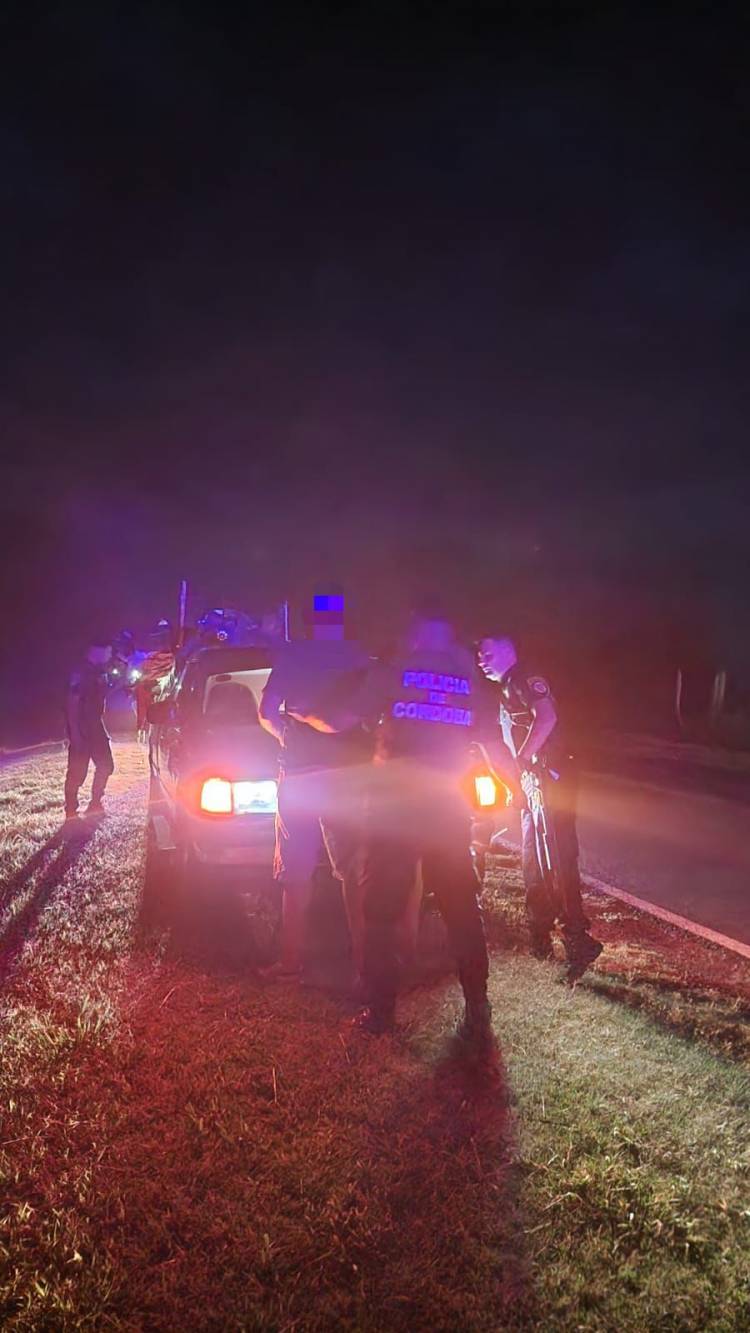 Aprehensión de dos hombres y secuestro de una camioneta tras investigación por robo