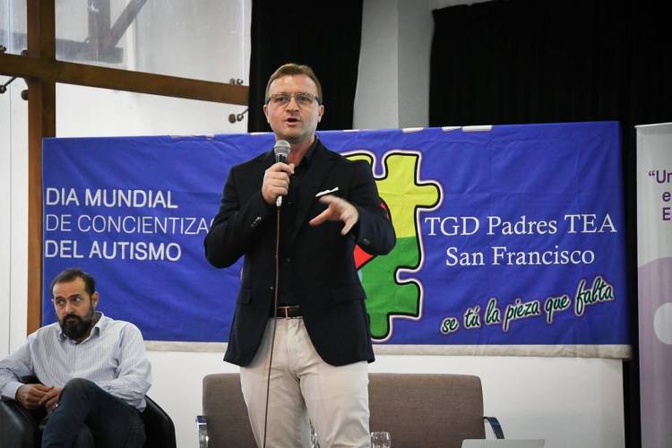 Especialista presentó un nuevo enfoque para el tratamiento del autismo