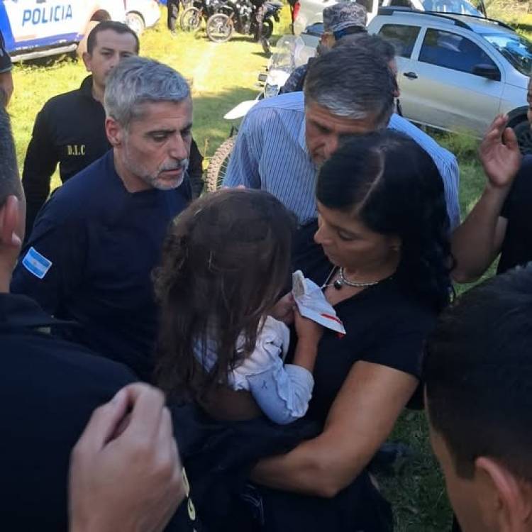 Hallaron con vida a Esmeralda, la niña desaparecida en Cosquín