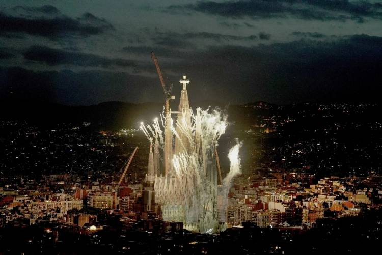 Histórico: tras 144 años de obras, quedó inaugurada la Basílica de la Sagrada Familia