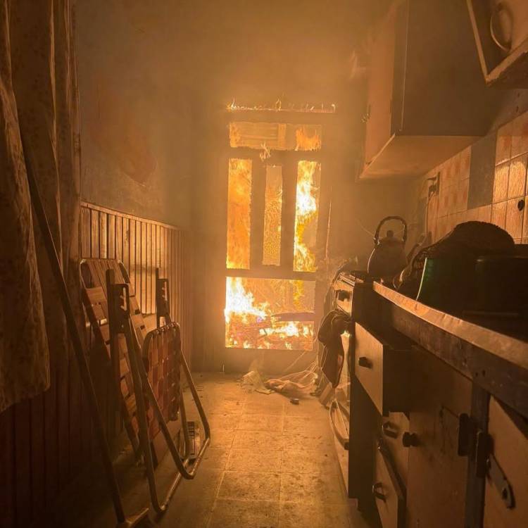 Intensa madrugada para los bomberos por dos incendios en viviendas 