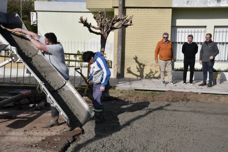 Arreglo de calles de la ciudad: el bacheo llegó a barrio Cottolengo