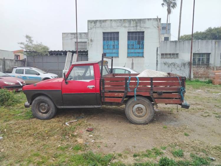 Retuvieron una camioneta tras arrojar basura en la vía pública