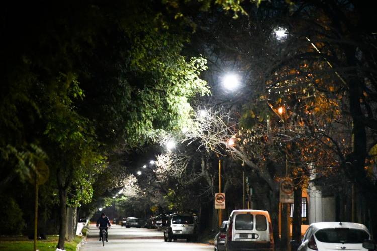A poco de completarse, el eje Este de la ciudad ya cuenta con alrededor de 4.000 luminarias LED